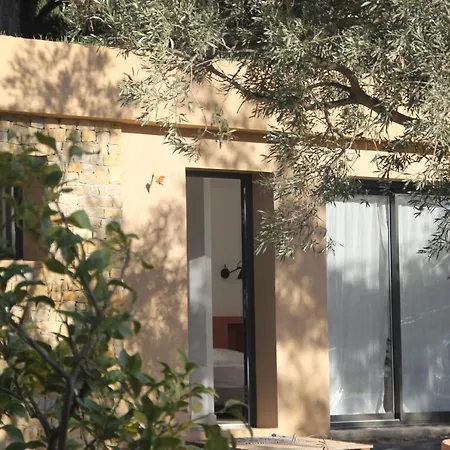 Maison Chaban Sur *